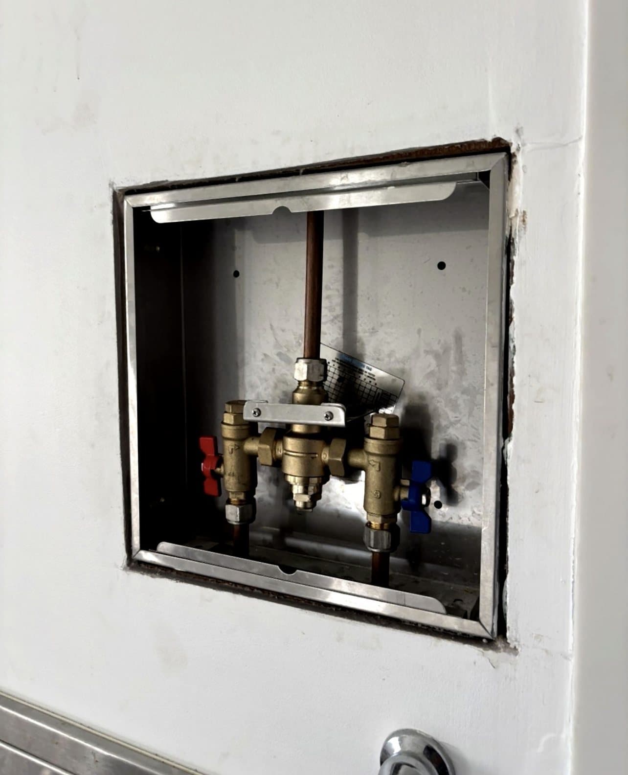 Thermostatic mixing valve